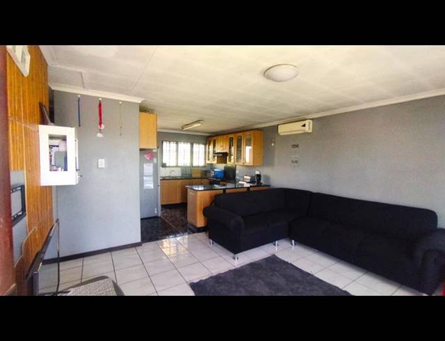 2 BEDROOM TOWNHOUSE FOR SALE IN LINCOLN MEADE